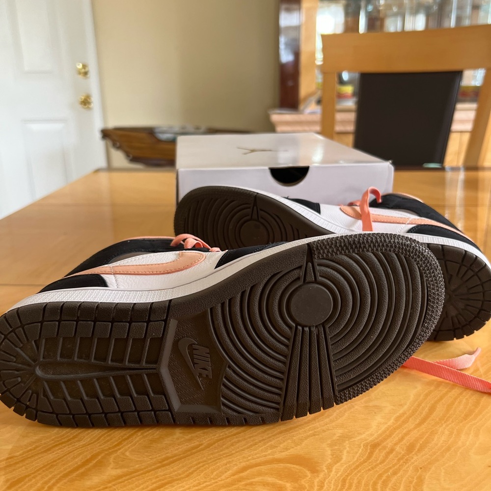 Jordan 1 Mid - image 4